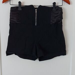 Suzy Shier Black Shorts Size Medium